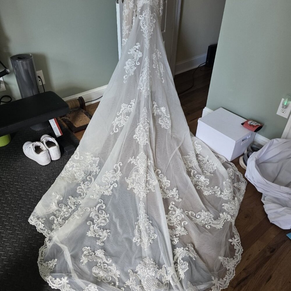 Essence of Australia wedding gown D2887 (discontinued) - Picture 3 of 8